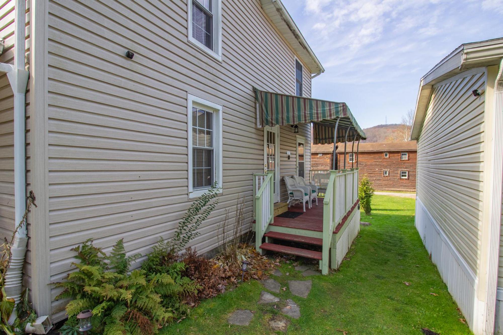 Stay In Ohiopyle In The Middle Of Town By The Gap Trail Exterior photo